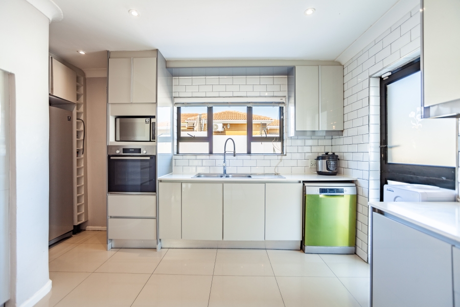 8 Bedroom Property for Sale in Milnerton Ridge Western Cape